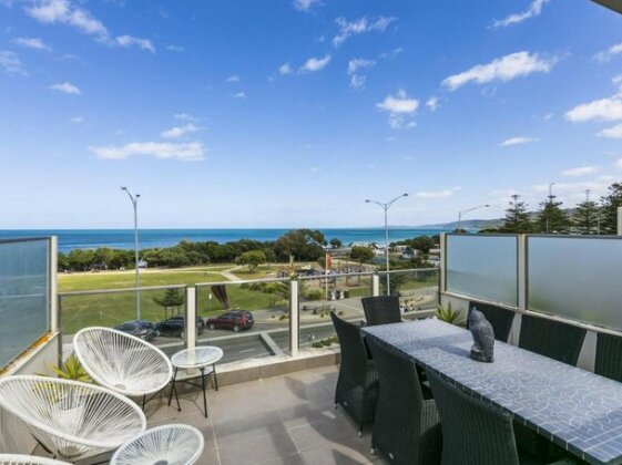 WATERFRONT THREE- In the heart of Lorne - Photo2
