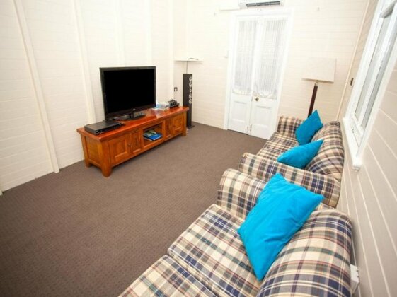 CBD Holiday Home - Photo5