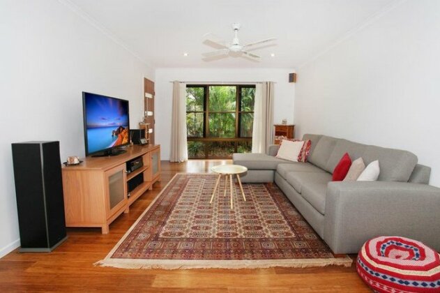 35 Oogar Street Holiday Home - Photo2