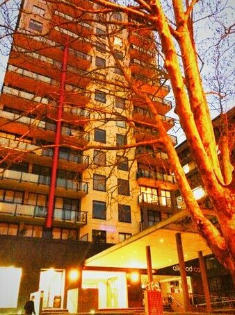 2 Bd Central Melbourne Apartment