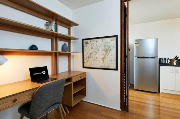 2 Bdrm South Yarra Apt With Balcony And Parking - Photo3