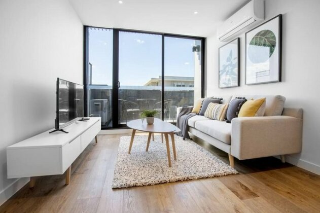 61 Boutique One-Bedroom Boxhill Central Mall - Photo3