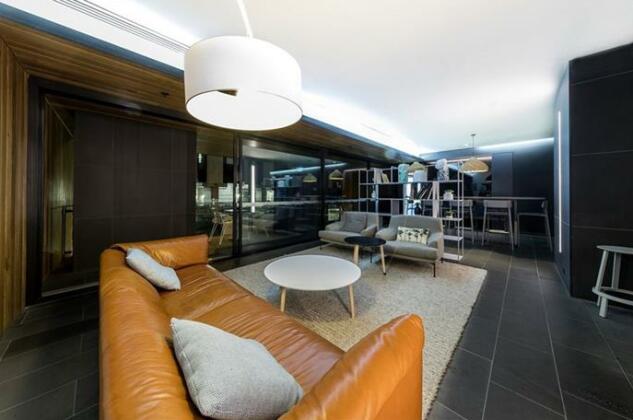 Accommodating Luxuries - CBD Apartment - Photo4