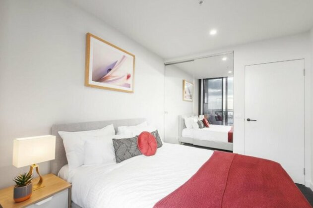 Ascent Apartment with Ocean Views by Ready Set Host - Photo4