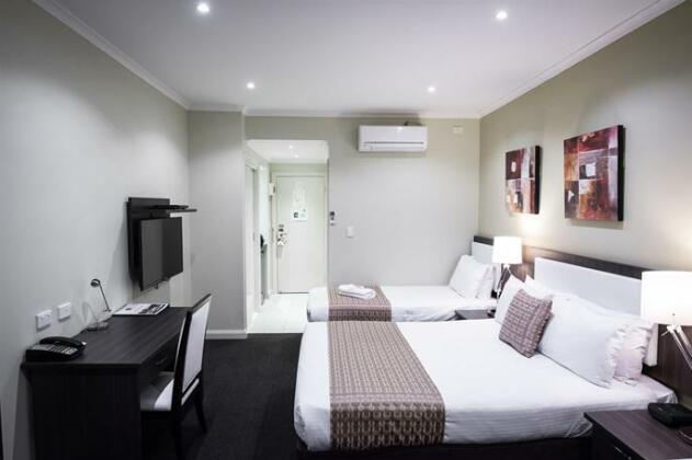 Best Western Airport Motel & Convention Centre - Photo2