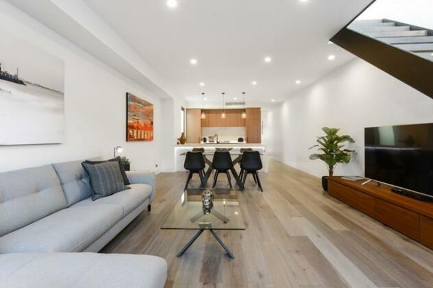 Boutique Stays - County Down Contemporary Port Melbourne Home - Photo2