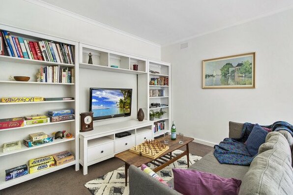 Comfy flat in quiet suburb close to transport - Photo2
