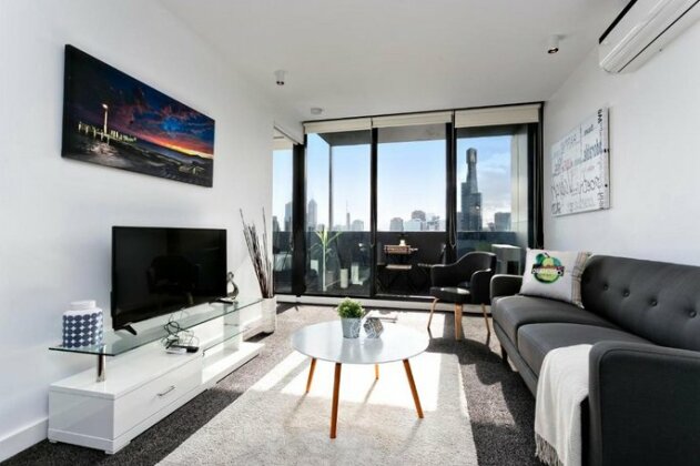 COMPLETE HOST Coventry St Apartments - Photo3