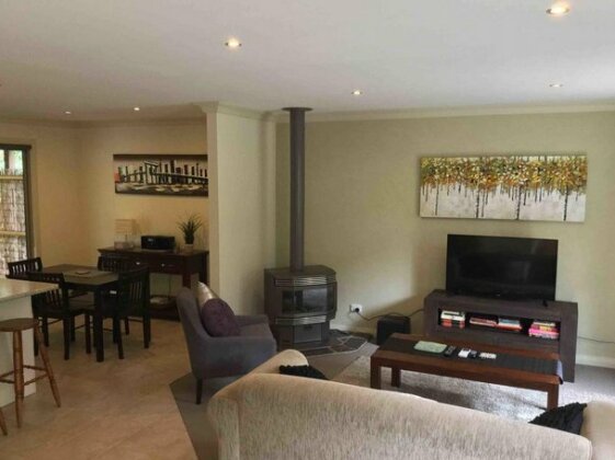 Emerald Creek Cottages - Photo4