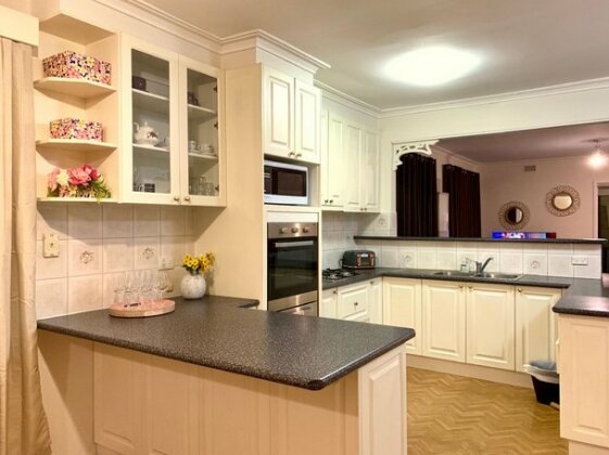 Family home in Prime location Melbourne - Photo5