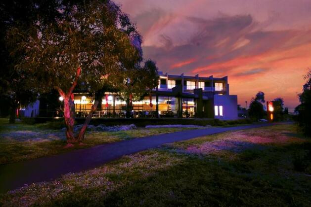 Golden Pebble Melbourne - Photo3
