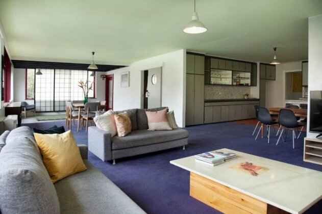 Huge stylish three bedroom apartment with pool - Photo2