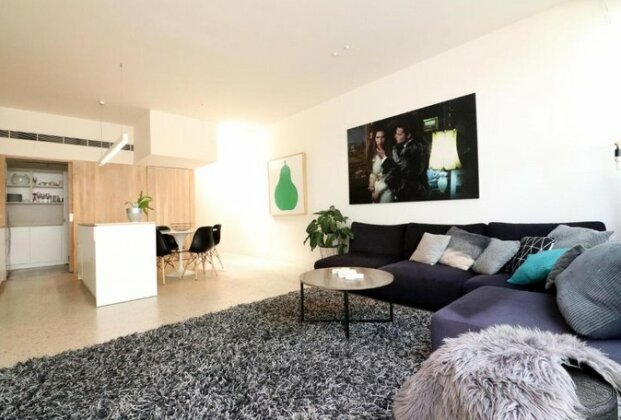 Inspired Designer Carlton North Terrace - Rejuvenate Stays - Photo3