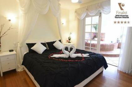 Lakeside Cottage Luxury Bed & Breakfast