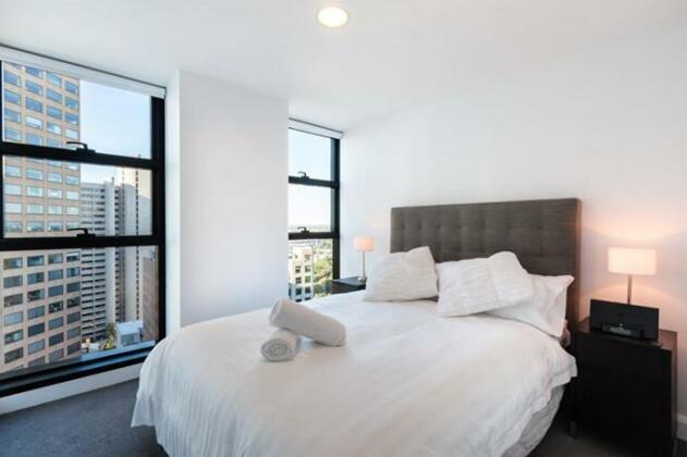 Logan - Beyond a Room Private Apartments - Photo4