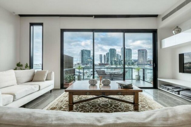 Luxury Waterfront 4BDR Townhouse with Amazing Views - Photo2