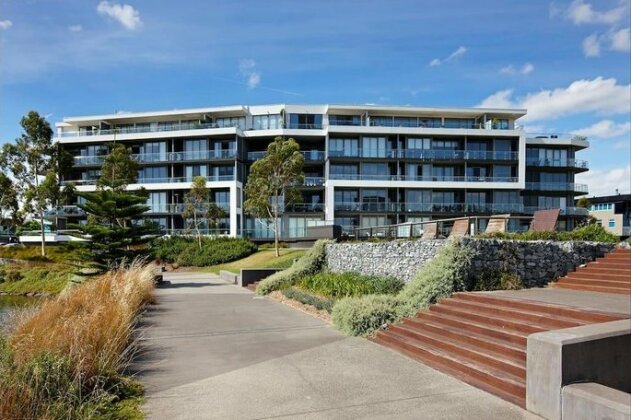 Marina View Apartment on the Maribyrnong River Melbourne