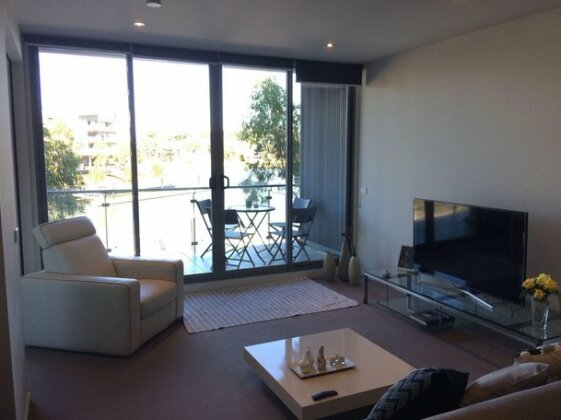 Marina View Apartment on the Maribyrnong River Melbourne - Photo4