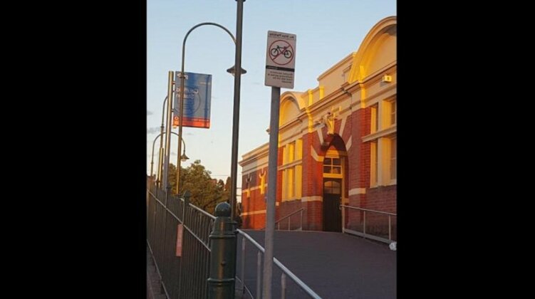 Melbourne short stay - Caulfield station Monash Uni