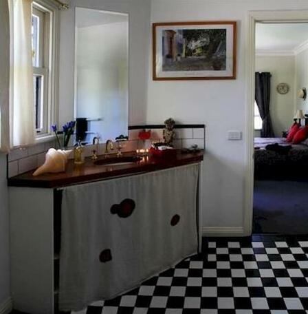Merrow Cottages - Gatehouse - Photo3