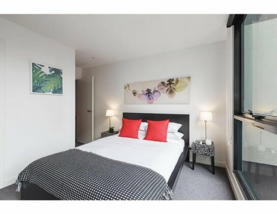 Modern 2 bed apartment in trendy Collingwood - Photo3