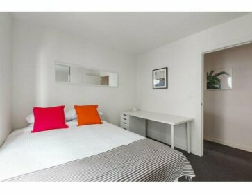 Modern 2 bed apartment in trendy Collingwood