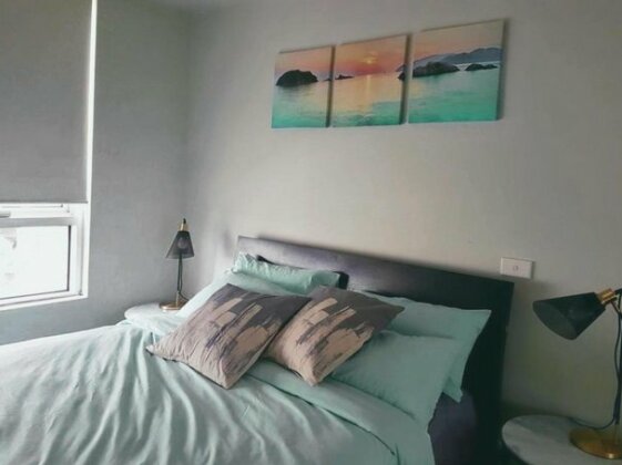 Modern CBD Apartment - Free Secure Parking and Wifi