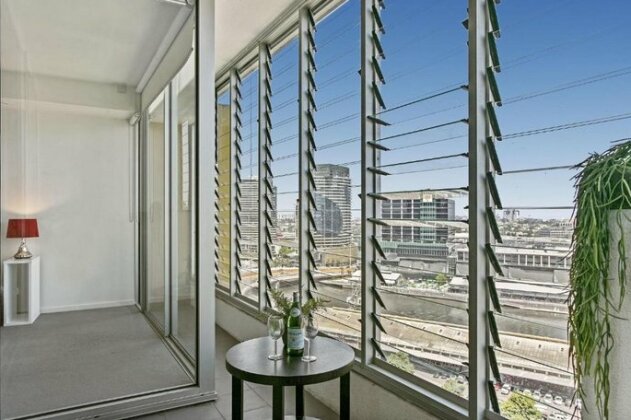 Modern Two Bedroom Apartment in Melbourne CBD