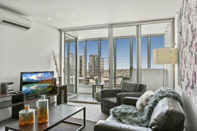 Modern Two Bedroom Apartment in Melbourne CBD - Photo2