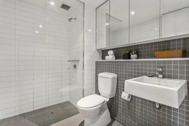 Modern Two Bedroom Apartment in Melbourne CBD - Photo4