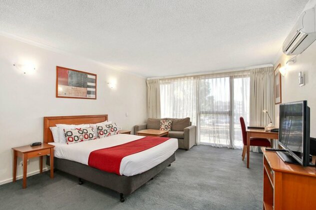 Quality Inn & Suites Knox - Photo4