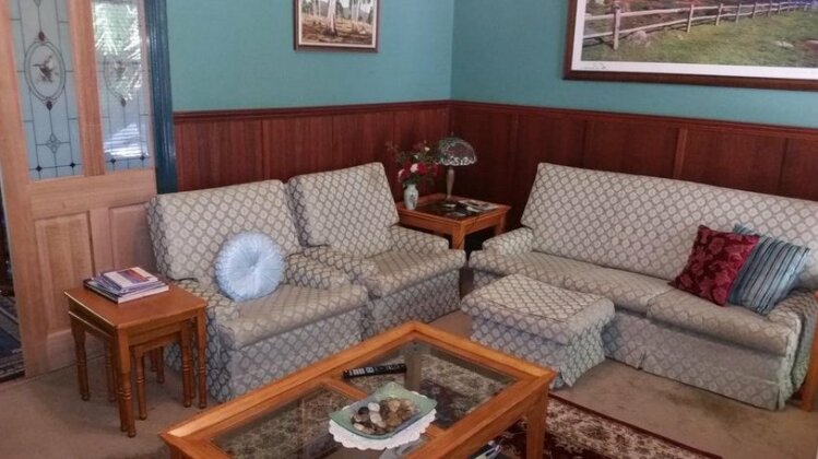 Rustic Refuge Guesthouse - Photo3