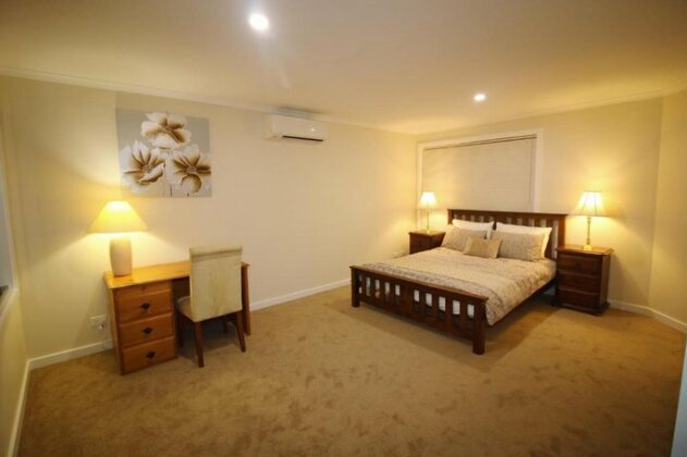 Silver House - Melbourne Airport Accommodation - Photo2