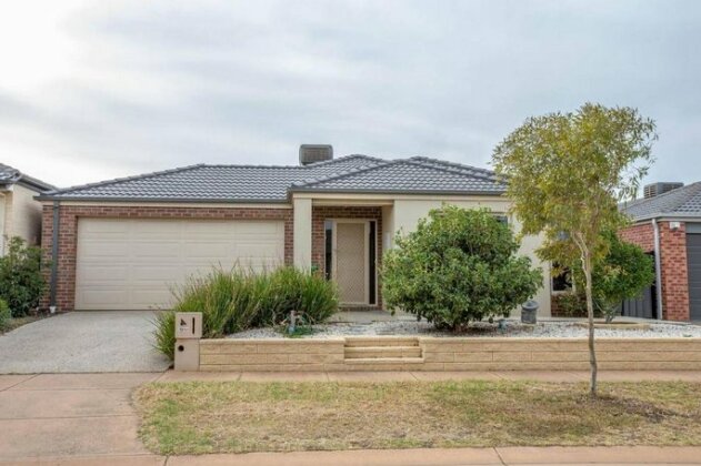 Spacious Lovely 5Beds home@Point Cook