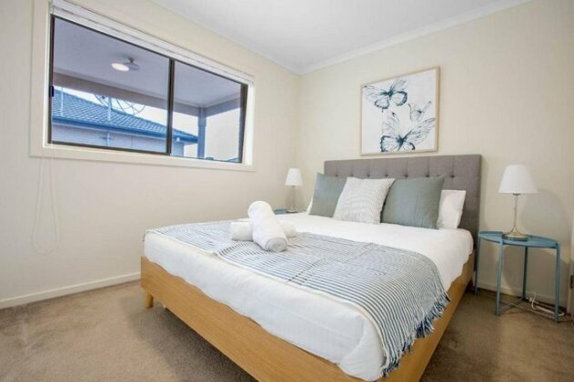 Spacious Lovely 5Beds home@Point Cook - Photo3