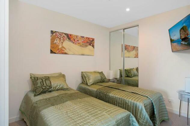 St Kilda Holiday Apartments - Photo2
