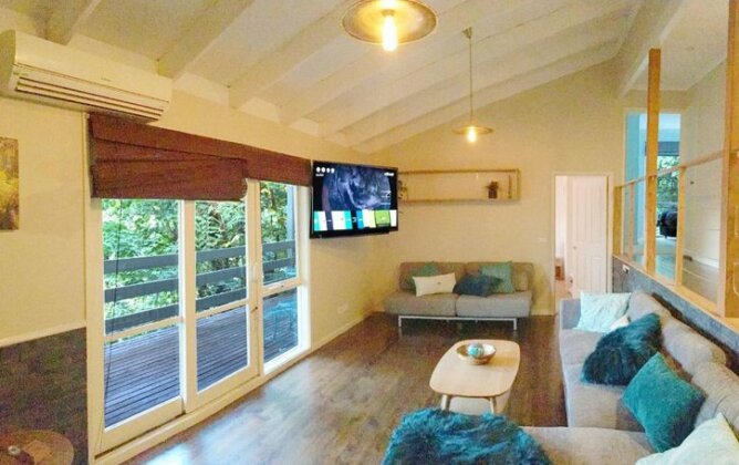 Steep Creek Retreat - Photo2