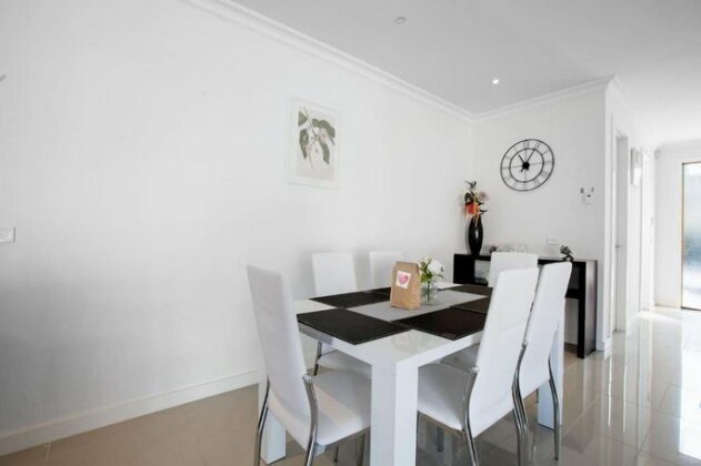 Stunning 3Beds near Knox Shopping Centro@Wantirna - Photo4