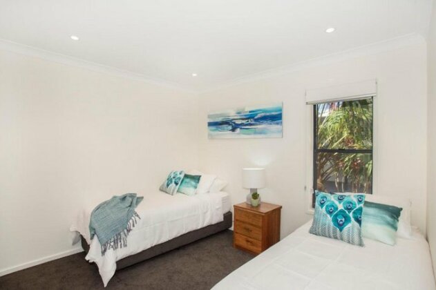 Beachfront Apartment Unit 2 - Photo3