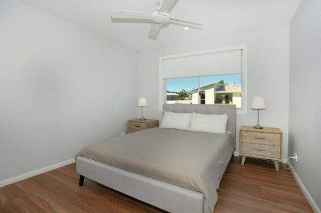 Carrothool 29 - 6 BDRM Canal Home with Pool - Photo5