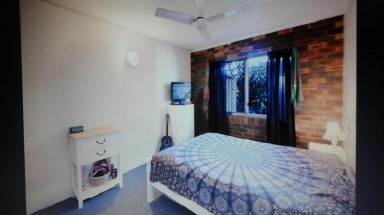 Low Cost Rental Room at Mooloolaba Sunshine Coast - Photo2