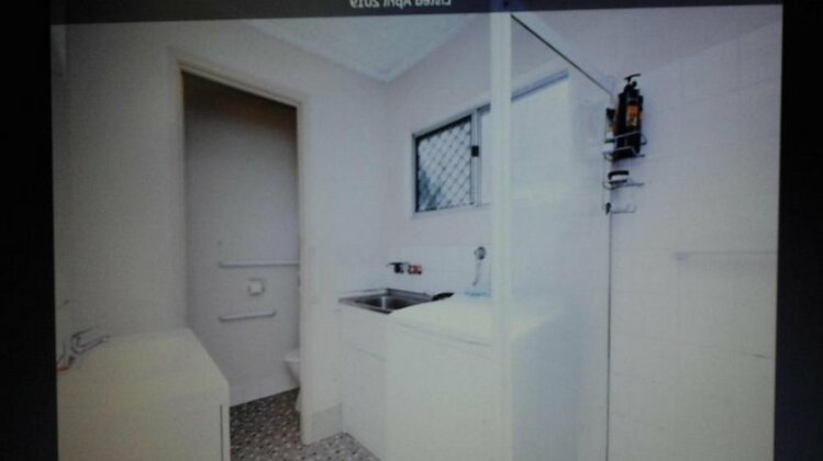 Low Cost Rental Room at Mooloolaba Sunshine Coast - Photo4