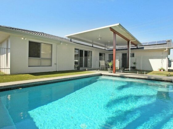 Palm 95 - Modern 4 BDRM Home with Pool