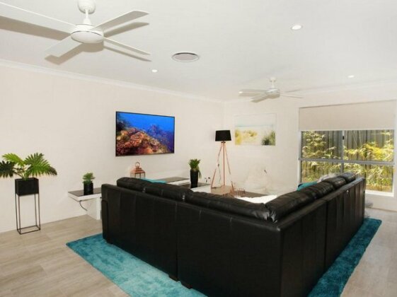 Palm 95 - Modern 4 BDRM Home with Pool - Photo4