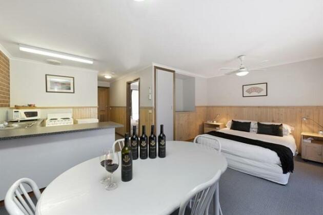 Summerfield Winery and Accommodation - Photo3