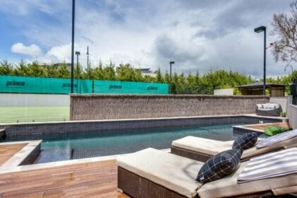 Kalina Retreat resort style tennis & pool