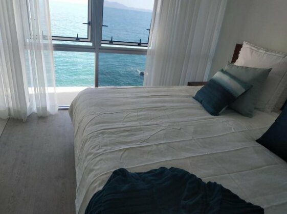 Best at Bright Point Absolute Waterfront 4 bedroom apartment - Photo3