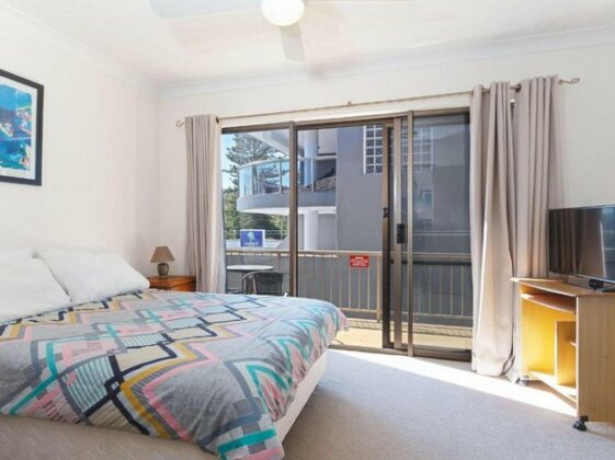 6 'Tradewinds' 110 Victoria Parade - Excellent Cbd Location With Water Views - Photo3