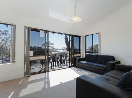 6 'Tradewinds' 110 Victoria Parade - Excellent Cbd Location With Water Views - Photo4