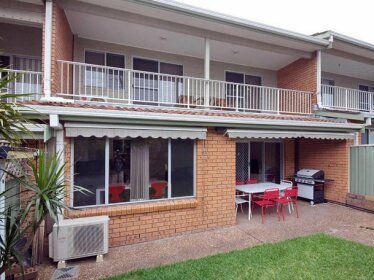 9 'Bushmans' 24 Tomaree Street - Air Conditioned Centrally Located To Town